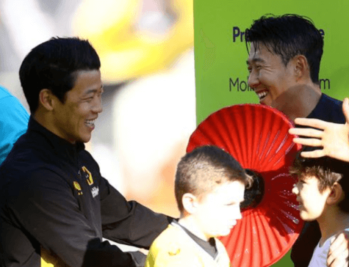 손흥민 황희찬 만나서 기뻐하는 모습