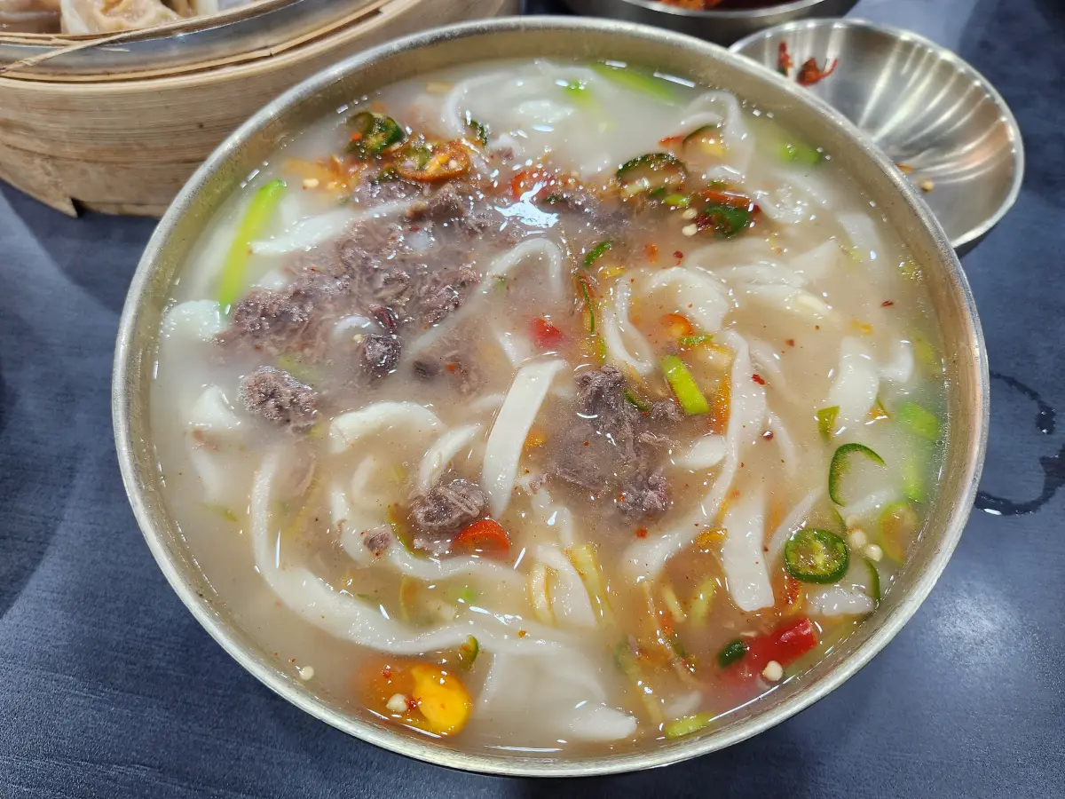 의정부-사골-칼국수-맛집-밀가마-국시집-사골칼국수-골고루-섞은-모습