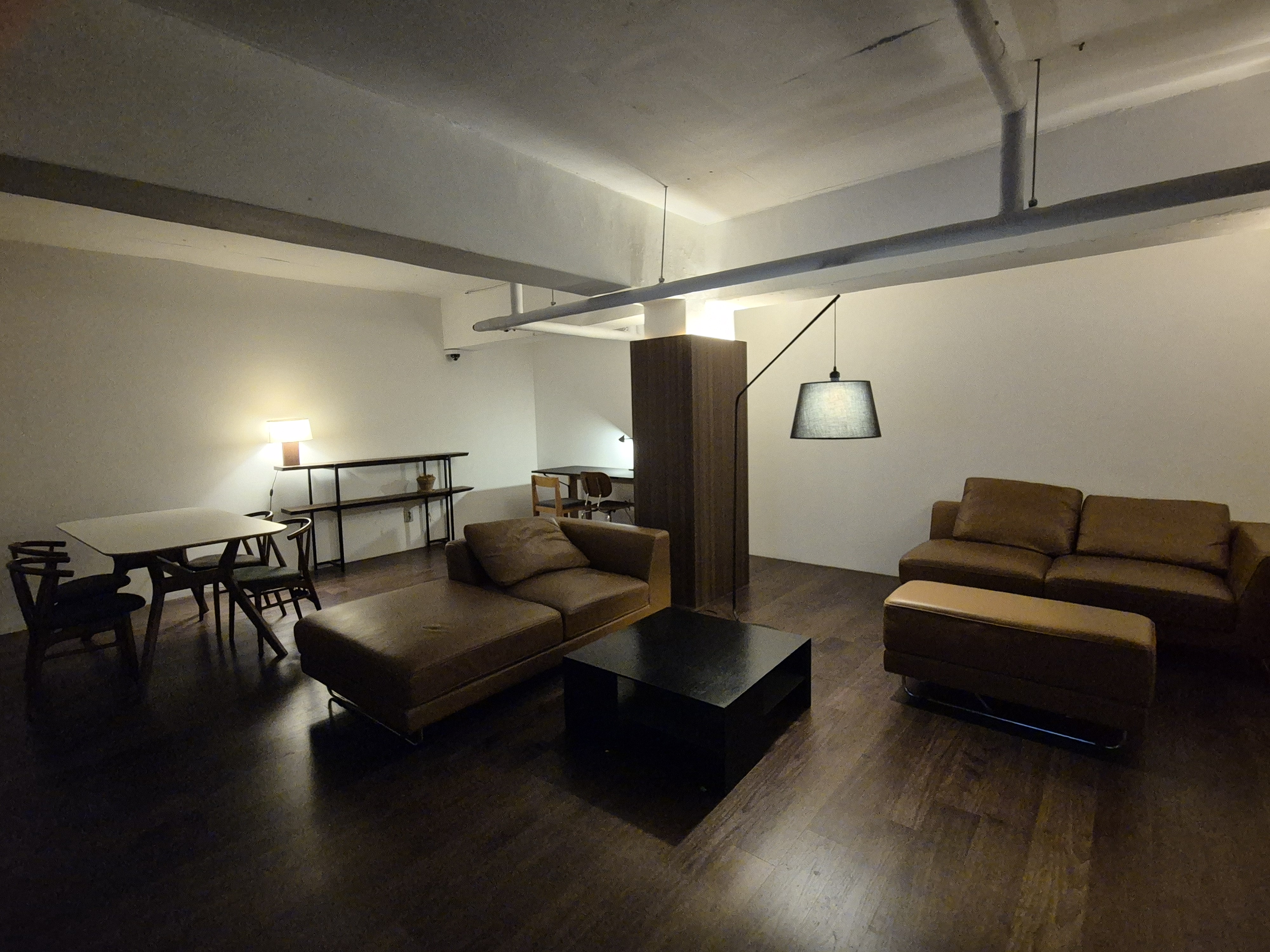 본지르르 성수 : 감성과 맛이 어우러진 성수동 핫플 카페