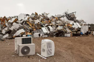 쌓여-있는-폐가전제품