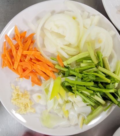 재료 손질 및 썰어 놓기