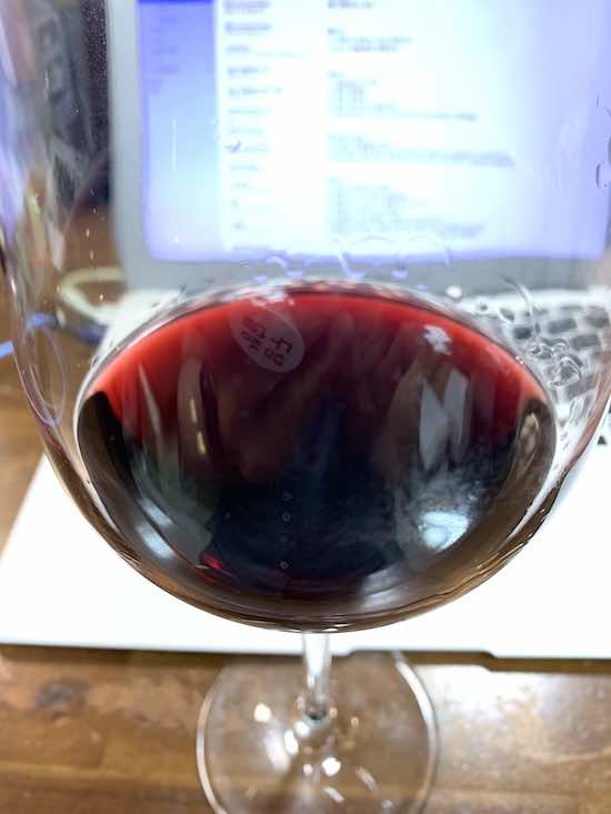 Small Gully Mr. Black's Little Book Shiraz 2017의 색