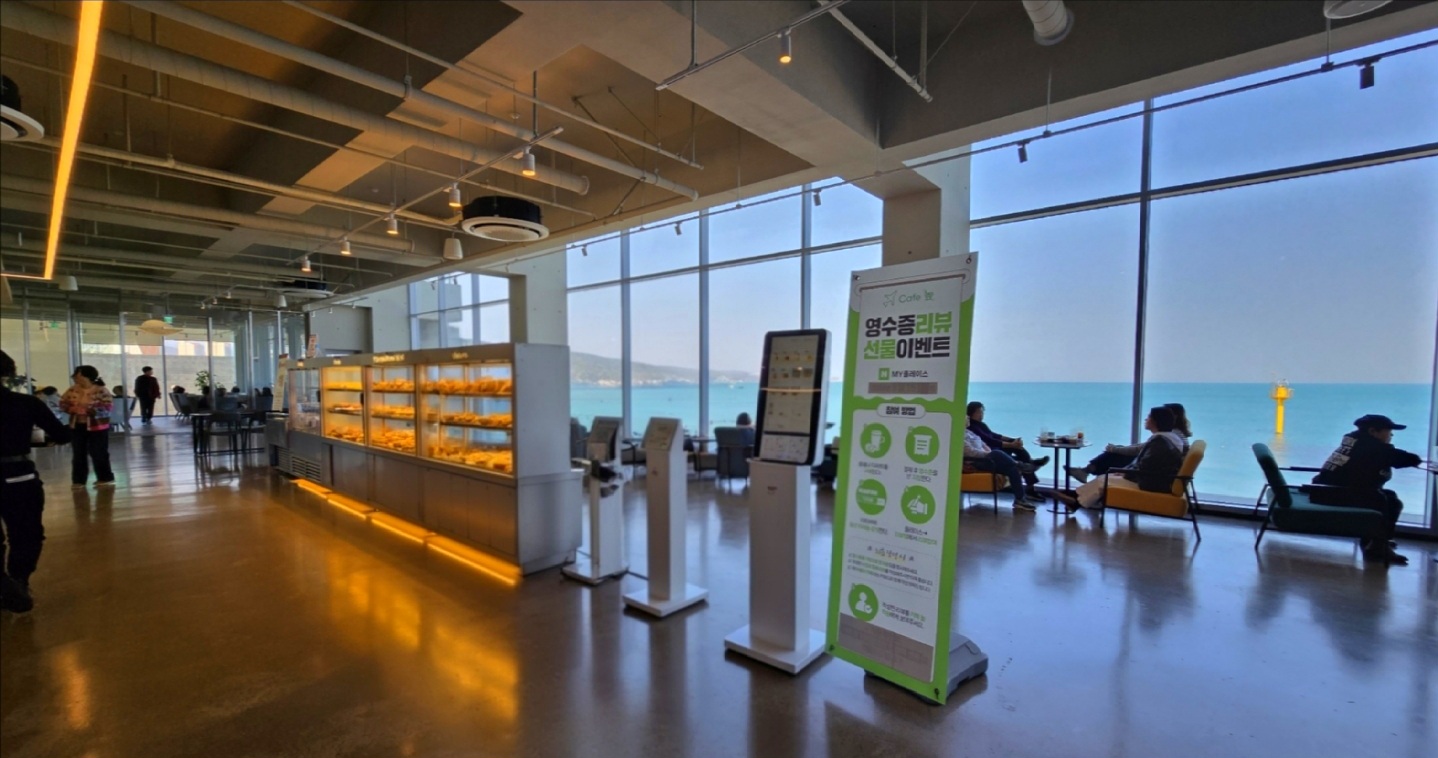 '카페 높' 통창 바다뷰