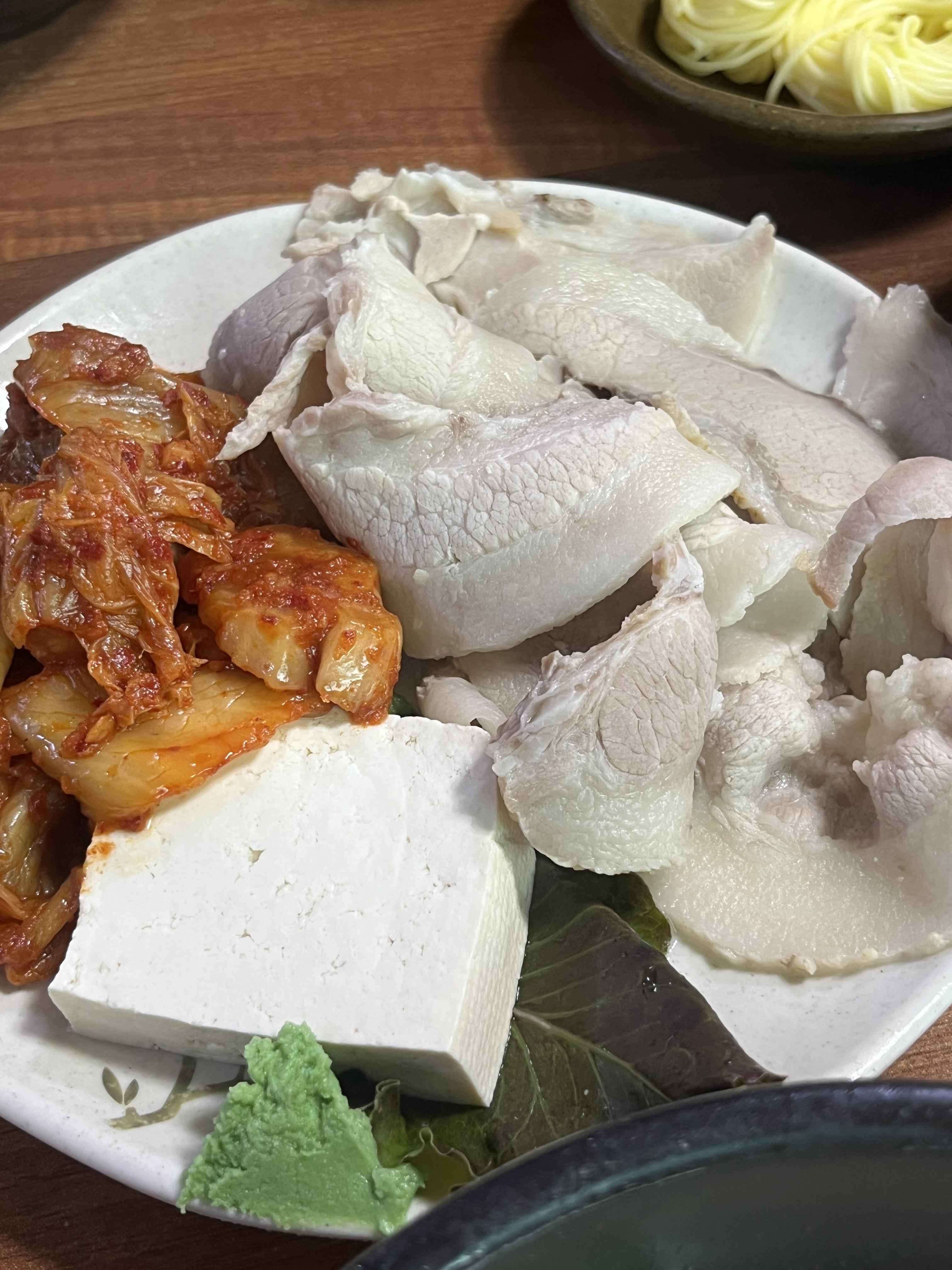 영진돼지국밥 수육백반