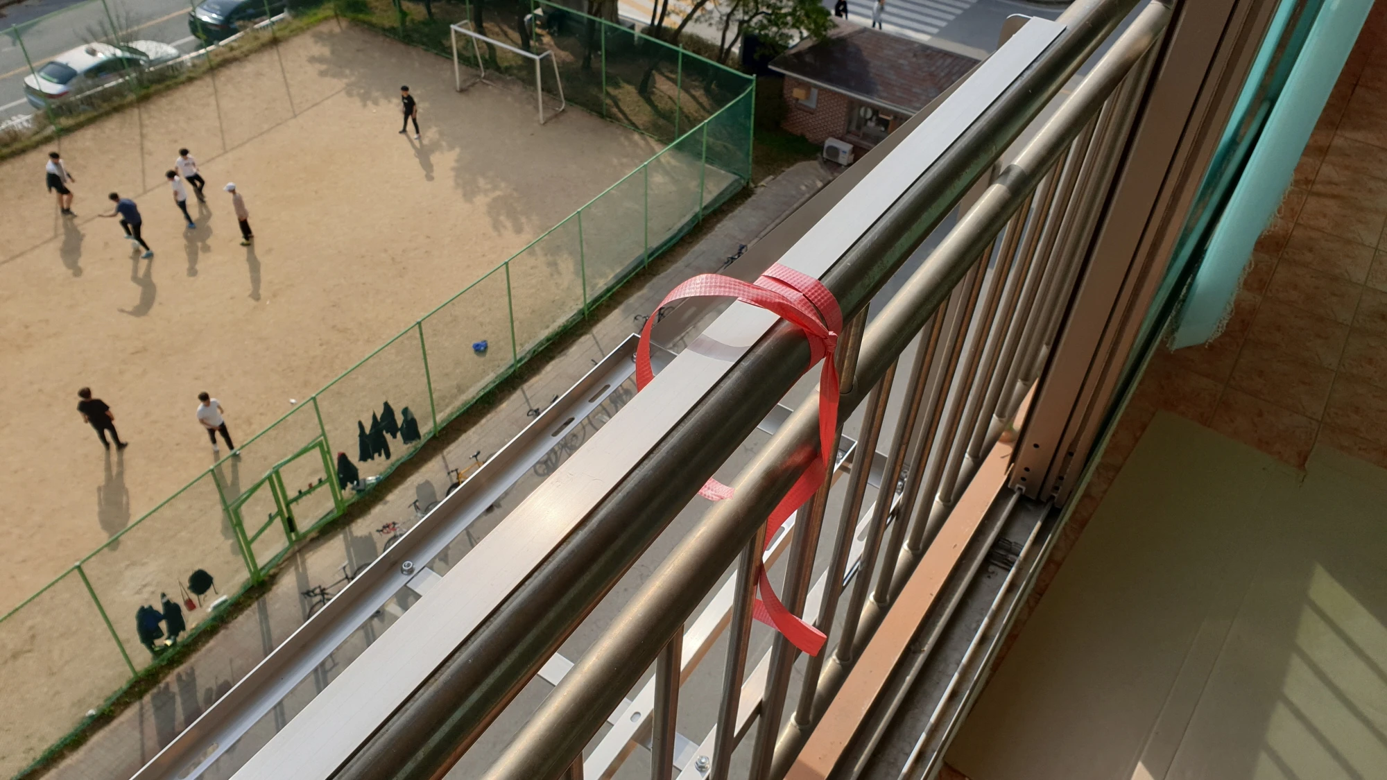 에어컨 실외기 거치대 임시 고정 모습