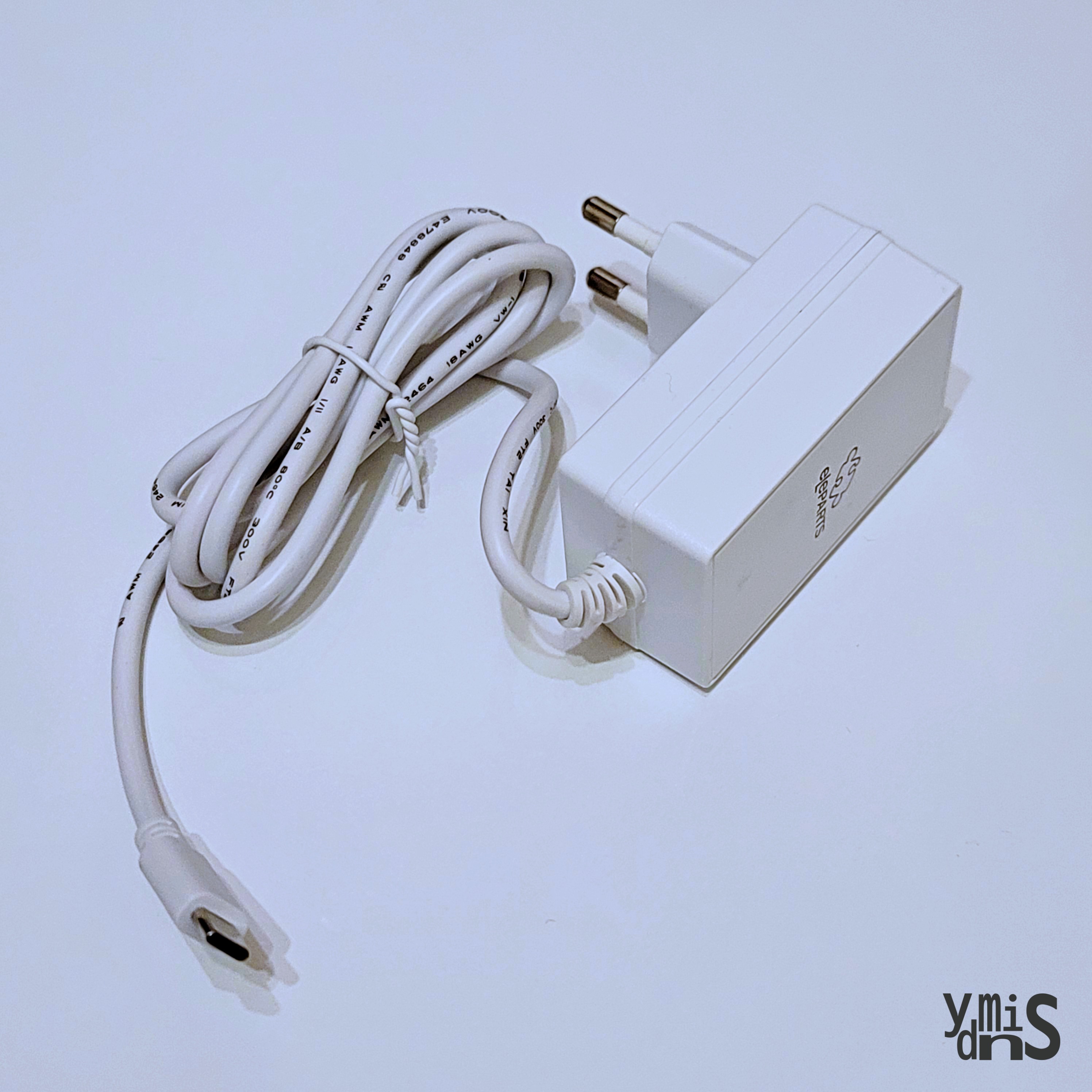 충전기 모습이다.