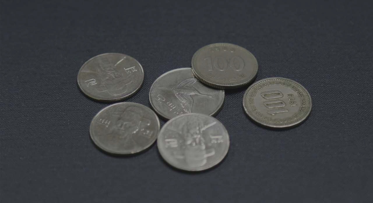 동전으로 천 원이 되는 금액이 테이블 위에 놓인 모습. [ⓒPixabay &lsquo;manseok_Kim&rsquo;]