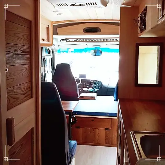 생방송오늘저녁 대둔산 나무 우드 캠핑카 제작 리모델링 공방 제작 의뢰 및 강좌 특강 추천