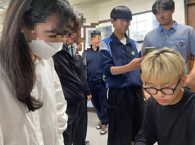 임영웅 맨얼굴로 끝까지 사인·사진 응해…"이게 진짜 인성"