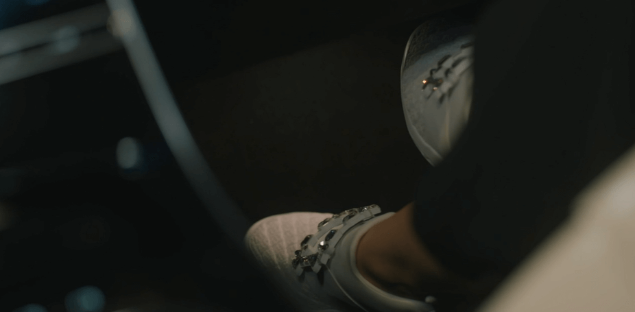 눈물의 여왕 운동화