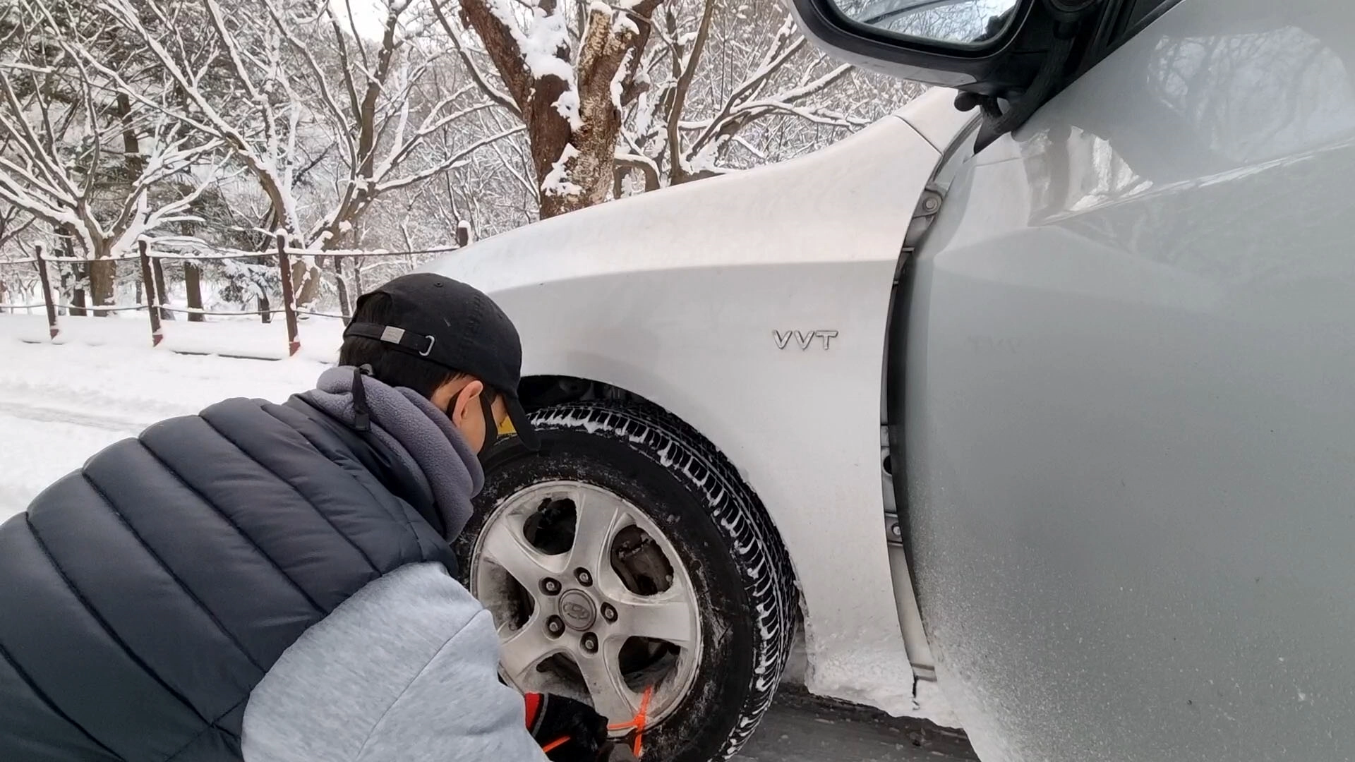 케이블타이 스노우체인 빼는 모습