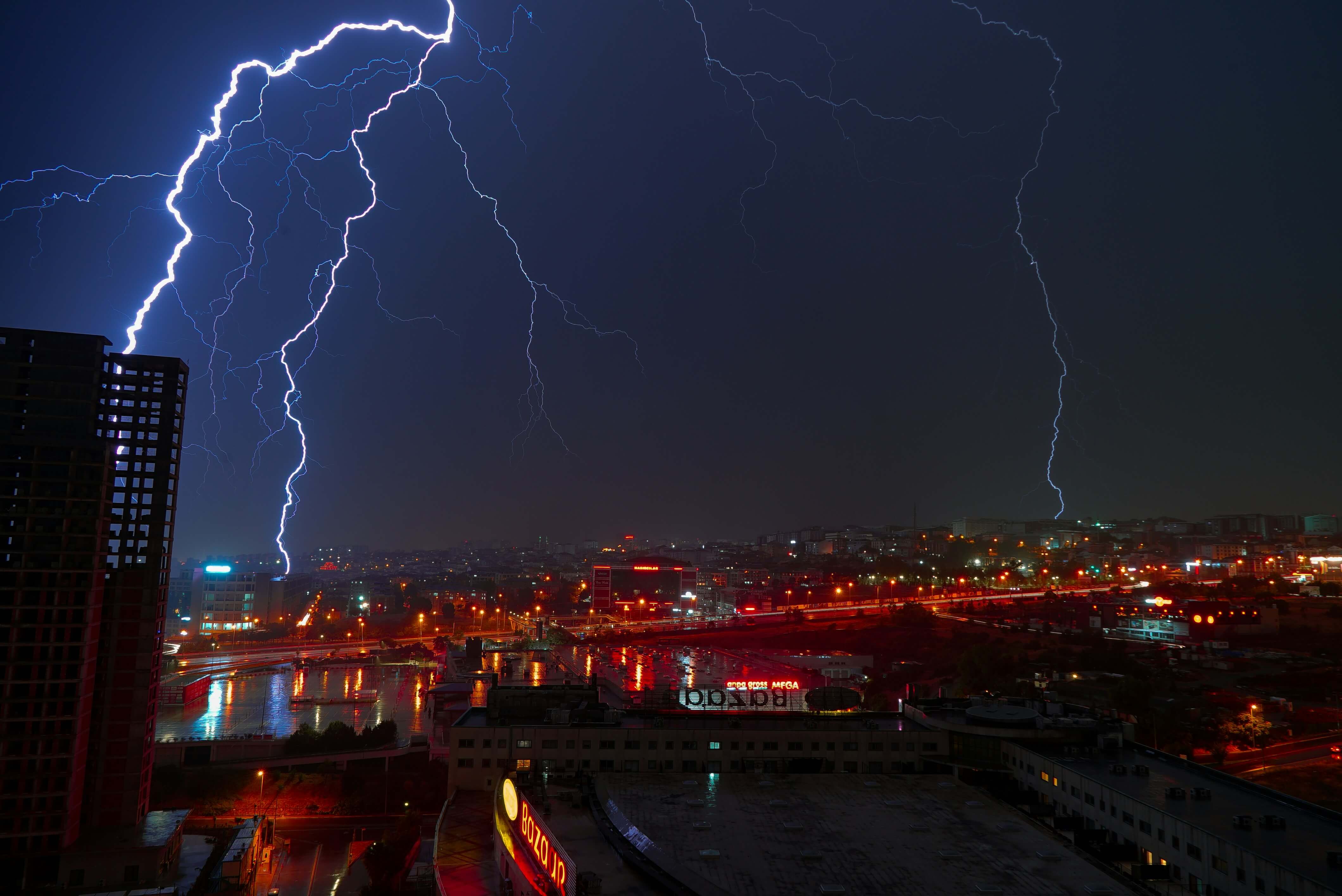 집중호우와 낙뢰&amp;#44; 번개