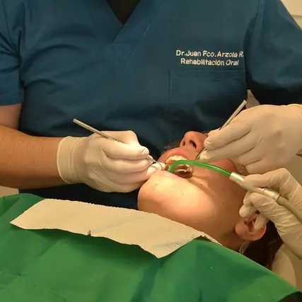 치과 치료하는 사진