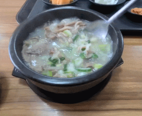 왜관 맛집 무보까국밥의 모둠국밥은 고기&amp;#44; 순대&amp;#44; 내장 건더기가 가득 들어있습니다