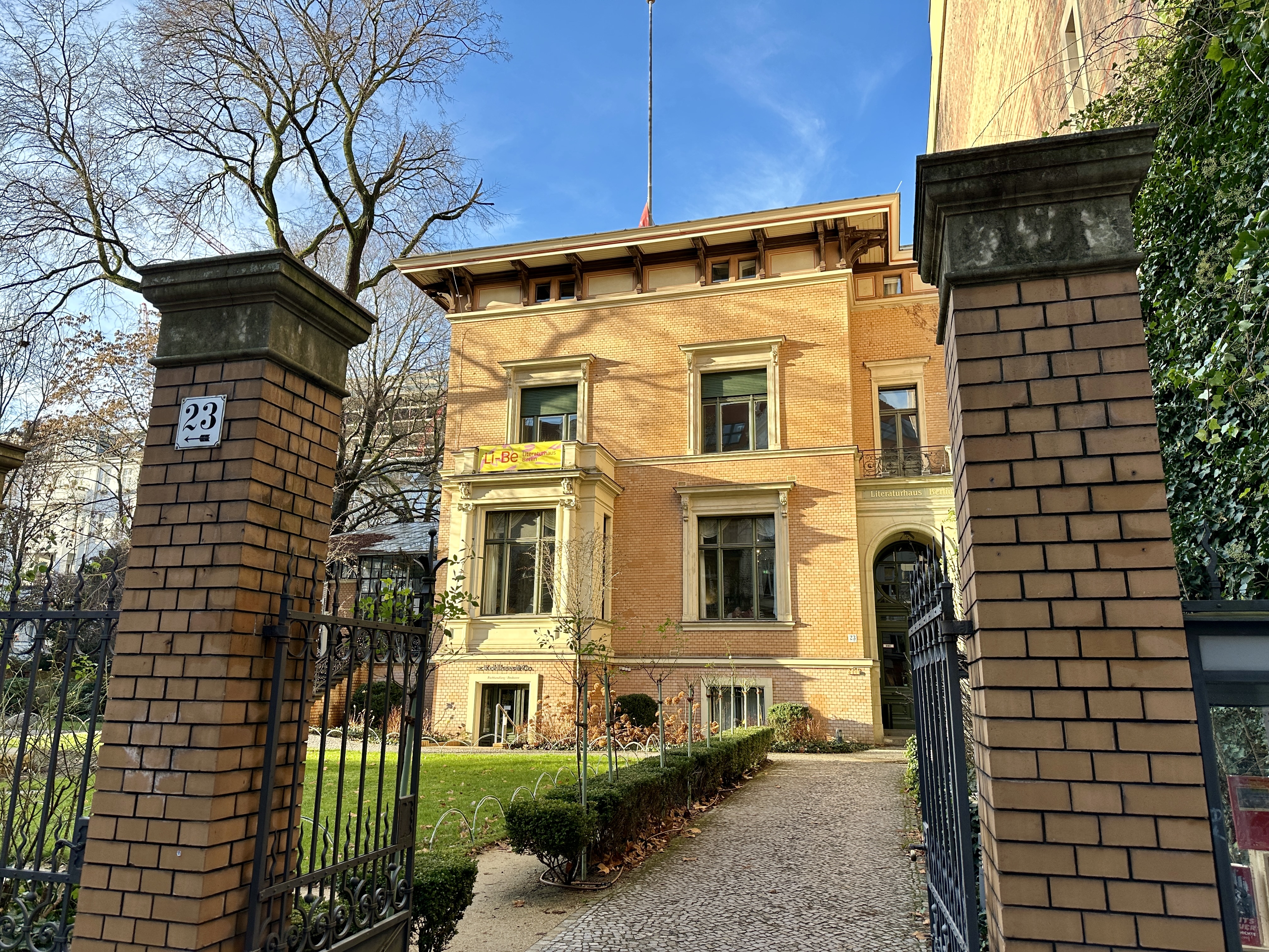 cafe literatur haus