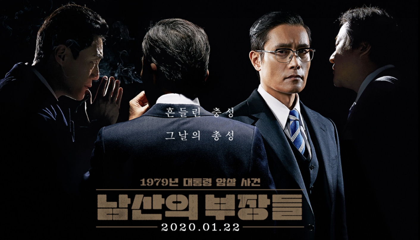 주인공과 회의하고 있는사진