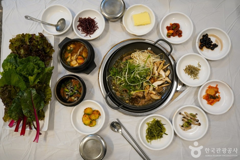 경주 대릉원 쌈밥 상차림 예시