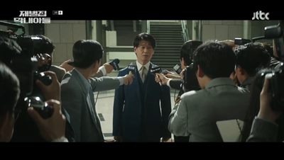 한도 제철 인수를 위하여 한국에 들어와 기자회견을 하고 있는 오세현