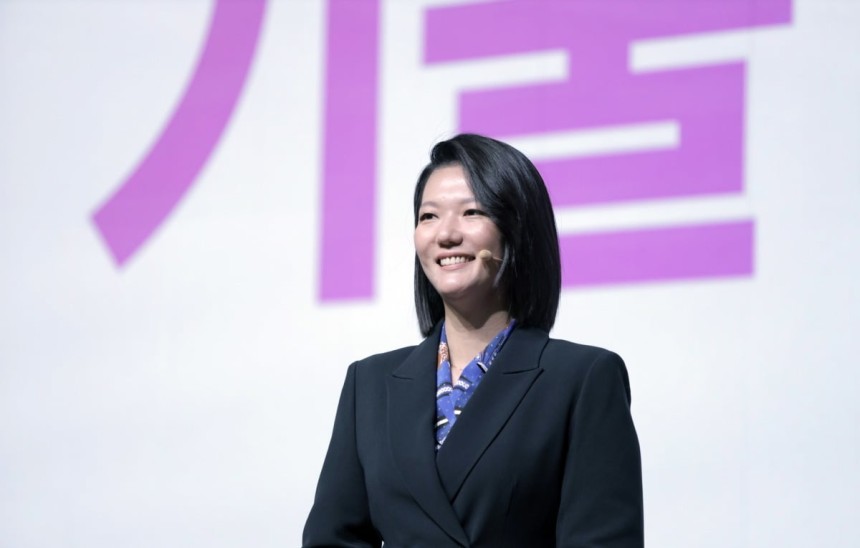 최수연 네이버 대표가 팀네이버 통합 콘퍼런스 '단 2023'에서 초대규모 AI '하이퍼클로바X' 발표를 하고 있다.