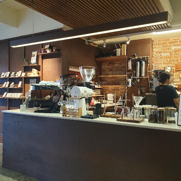 여수 카페 투어: 가치커피(gachi Coffee), 여수 스페셜티 커피 전문점_핸드 드립 추출 공간