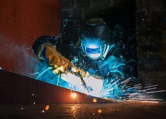 대학 진학 대신 용접 배관공 선택하는 Z세대