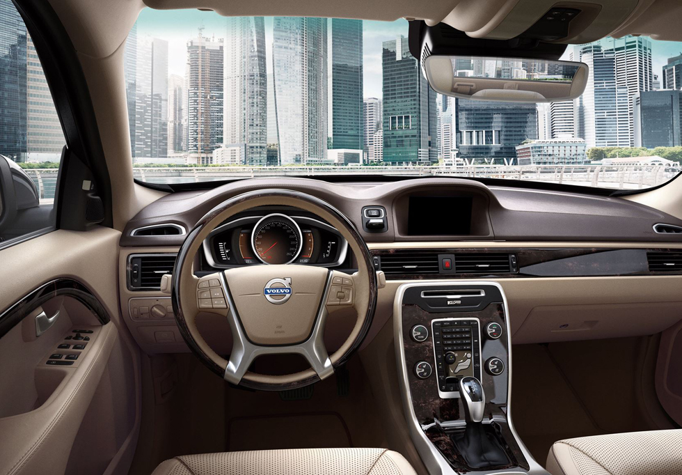 2016년식 볼보 S80 실내 1열 전면 디자인
