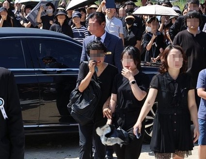 대전-초등학교-어린이의-비참하게-죽고-장례식을-치르는-모습