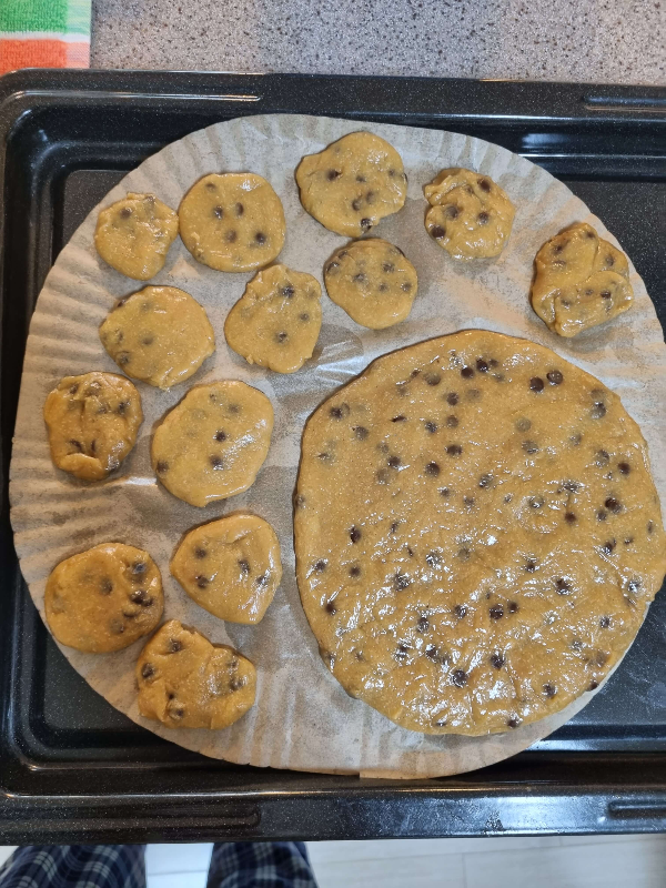 쿠키 반죽을 만들어 오븐에 넣기 전 모습