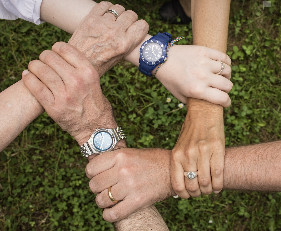 세대를 잇는 다리: 은퇴 시니어와 청년세대가 함께 만드는 아름다운 시너지