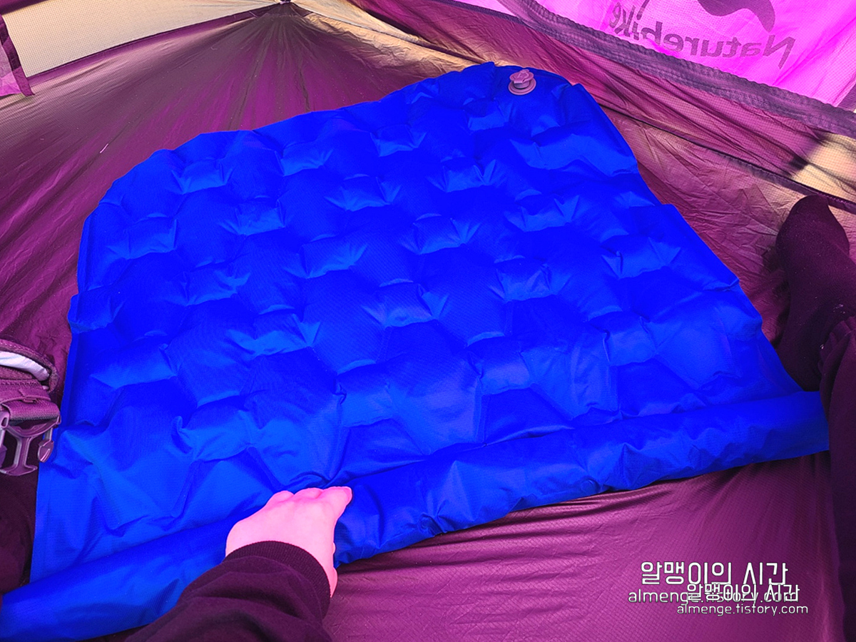 차박, 백패킹 매트 - 네이처하이크 싱글 에어매트 6.5 실사용 후기 - undefined - 네이처하이크 싱글 에어매트 실사용 후기 - 3. 바람 편하게 빼는 팁 공유 차박, 백패킹 매트 - 네이처하이크 싱글 에어매트 6.5 실사용 후기 - undefined - 네이처하이크 싱글 에어매트 실사용 후기 - 3. 바람 편하게 빼는 팁 공유