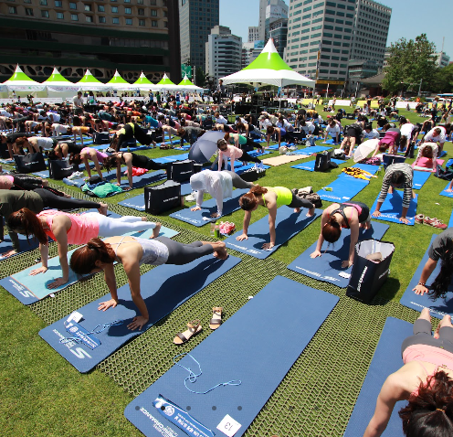 UN세계요가의날 홈페이지 요가사진 이미지입니다.