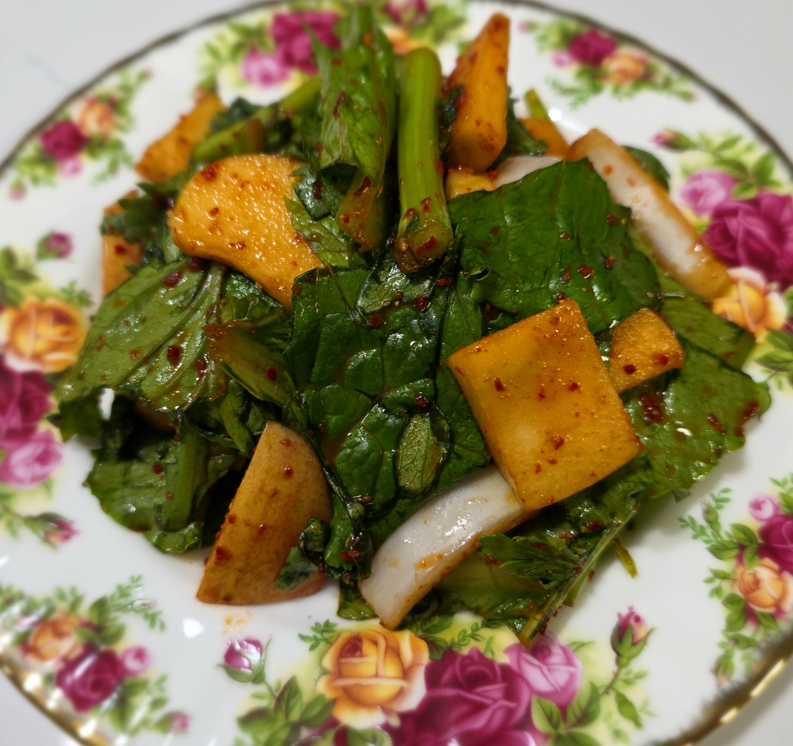 새콤한-맛이-매력적인-상추사과무침-레시피를-소개합니다.