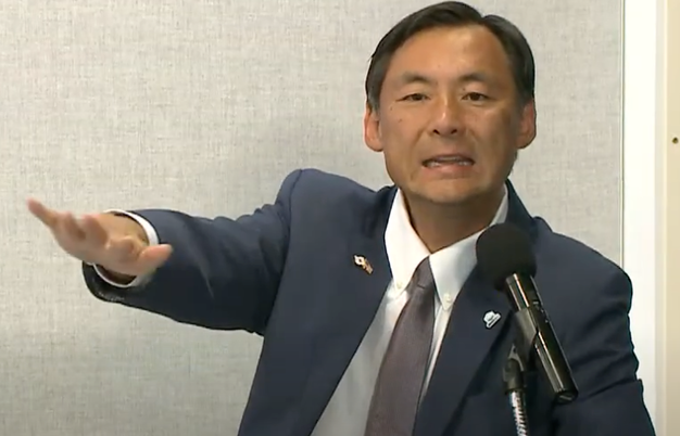 모스 탄 대사 활동 프로필, 그 논란의 진실과 정치적 파장