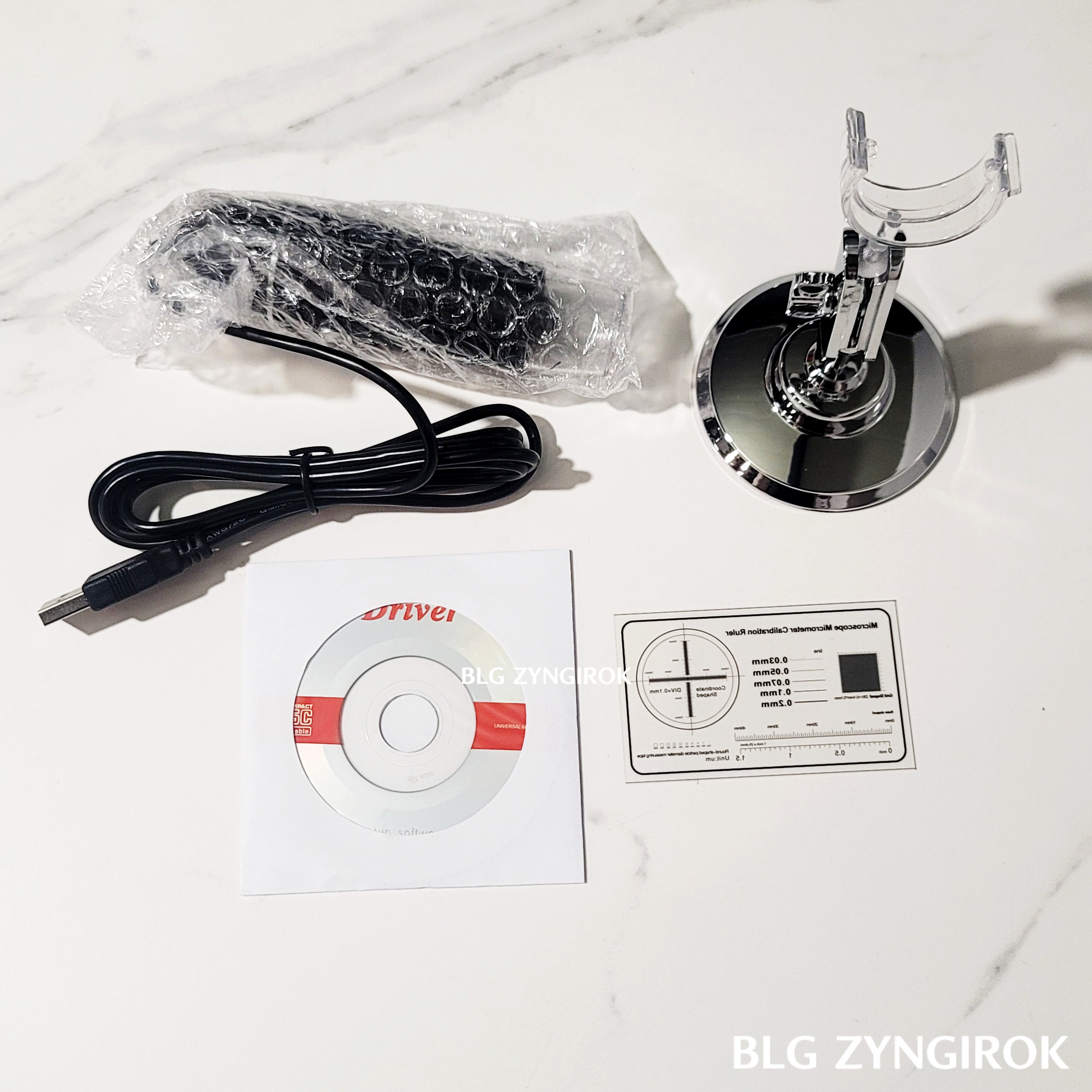 카메라 전체 구성품 모습이다.