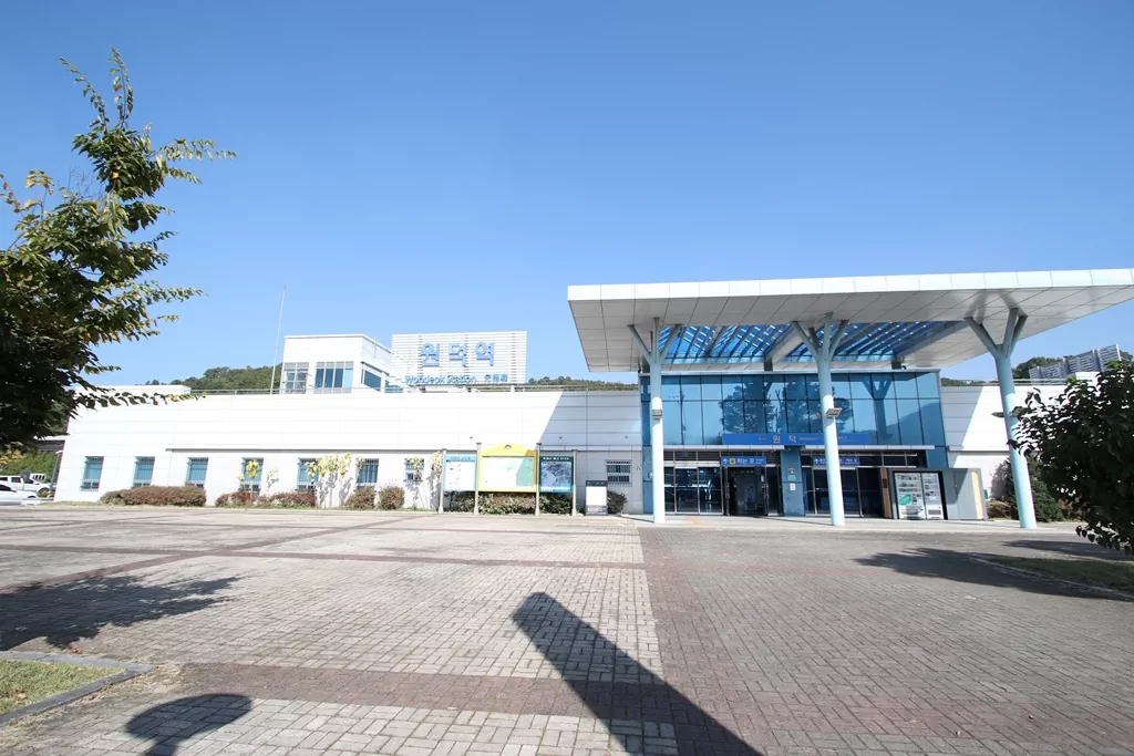 양평 물소리길 5코스의 출발점, 경의중앙선 원덕역 전경 사진.