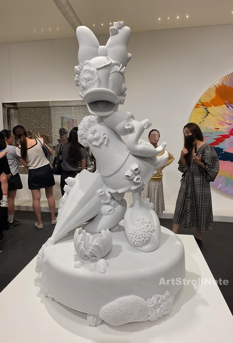 데이미안 허스트-데이지-2019-ArtStrollNote