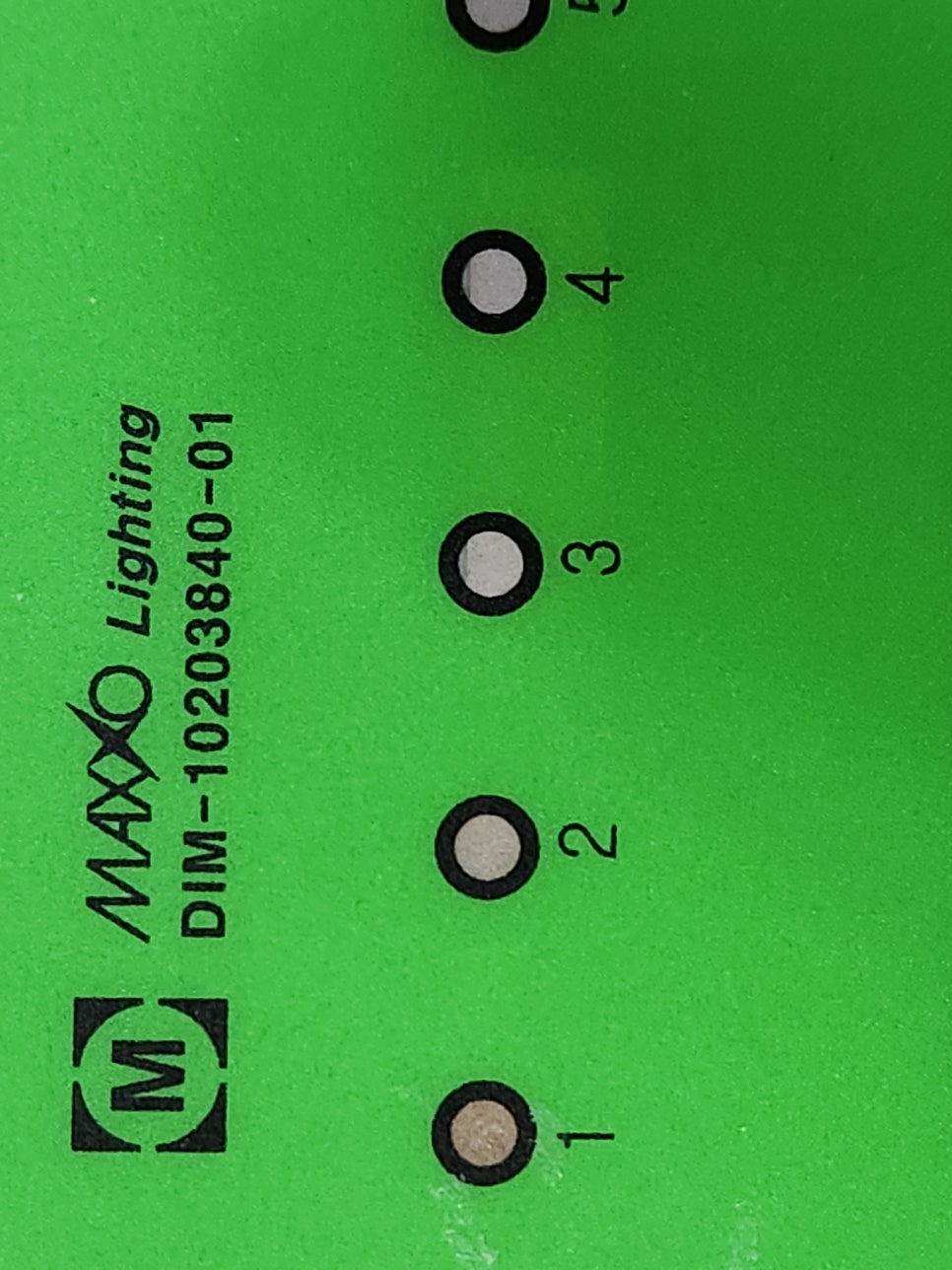 MAXXO LIGHTING 채널 릴레이 제어기 DIM-10203840-01 점검 결과: 전원 입력 라인 및 내부 2차단 전압을 생성해 주는 파워 공급 회로단의 핵심 불량 소자 손상 확인

조치 내용: 고열로 성상이 변한 주변 회로 보수 및 문제가 된 불량 소자를 신품 부품으로 깔끔하게 교체 완료, 열화 방지 보강 작업 진행

결과: 전원 인가 후 메인 및 8개 채널의 정상 구동 전압 확인, 릴레이 개별 작동 테스트까지 완벽히 마친 후 안전하게 출고
 수리 과정 by 메트영남