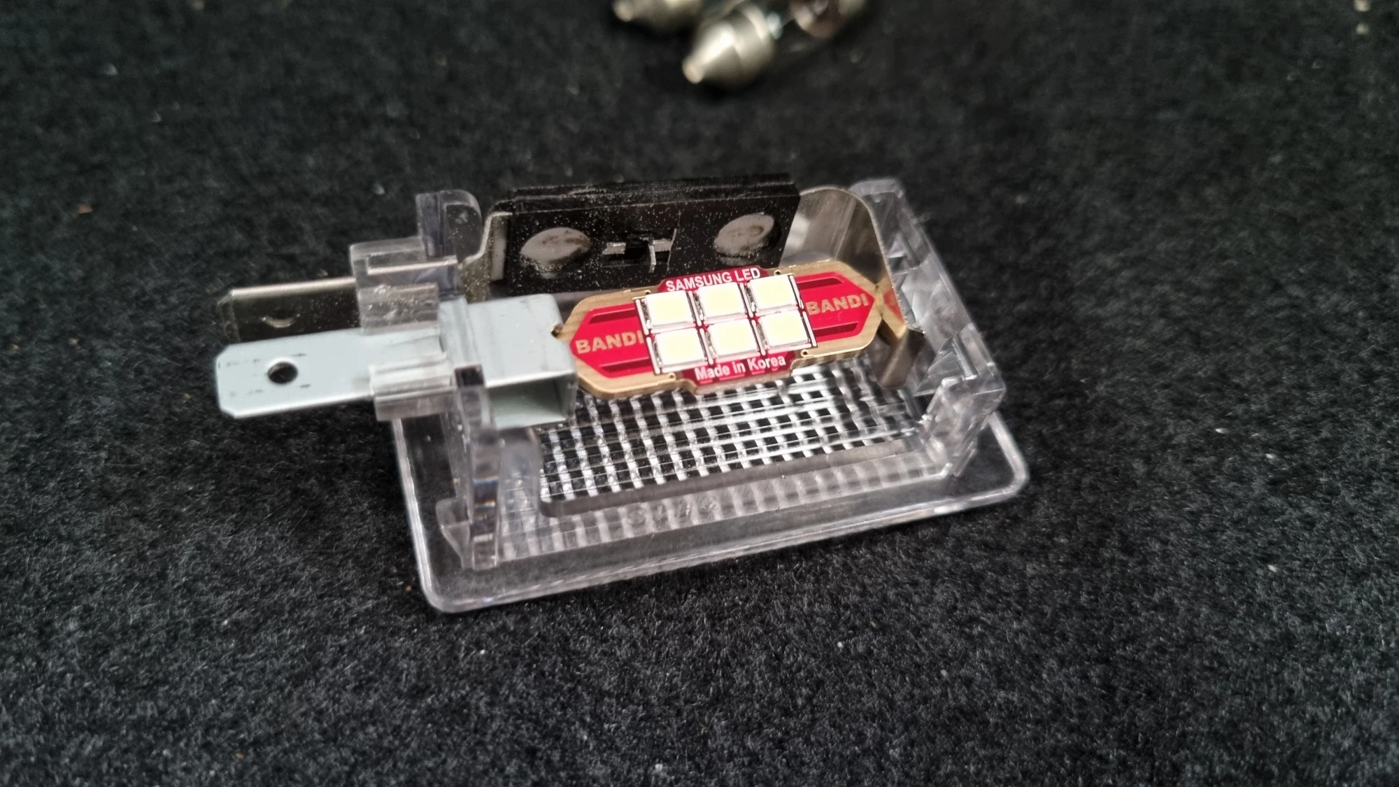 전구 바꿔 끼운 모습