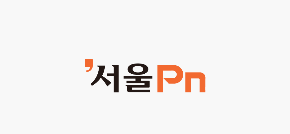 얼마나 아름다우면... 한복 패션쇼 무대에 모델로 등장한 여배우의 자연스러운 매력과 특별한 순간 참고 이미지 2