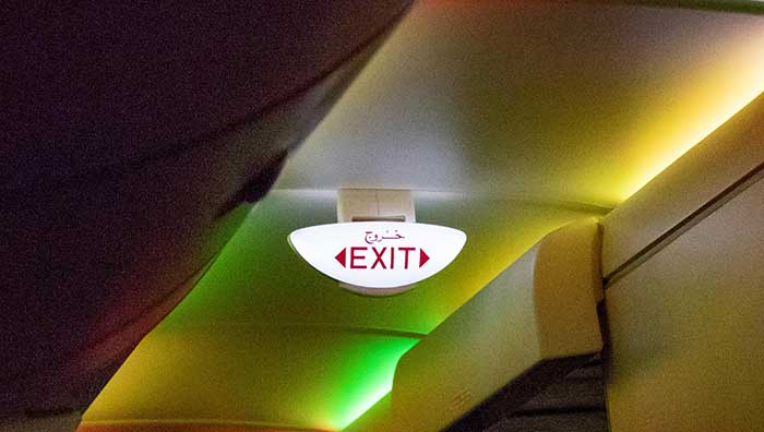 항공기 내 비상구 안내등 이미지