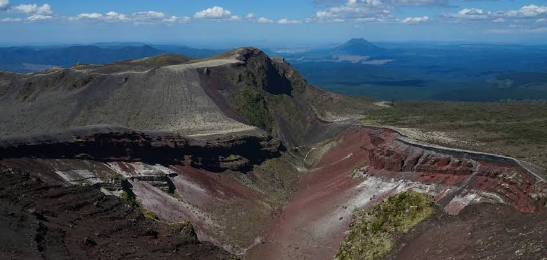 타라웨라 화산의 전경을 볼 수 있는 사진