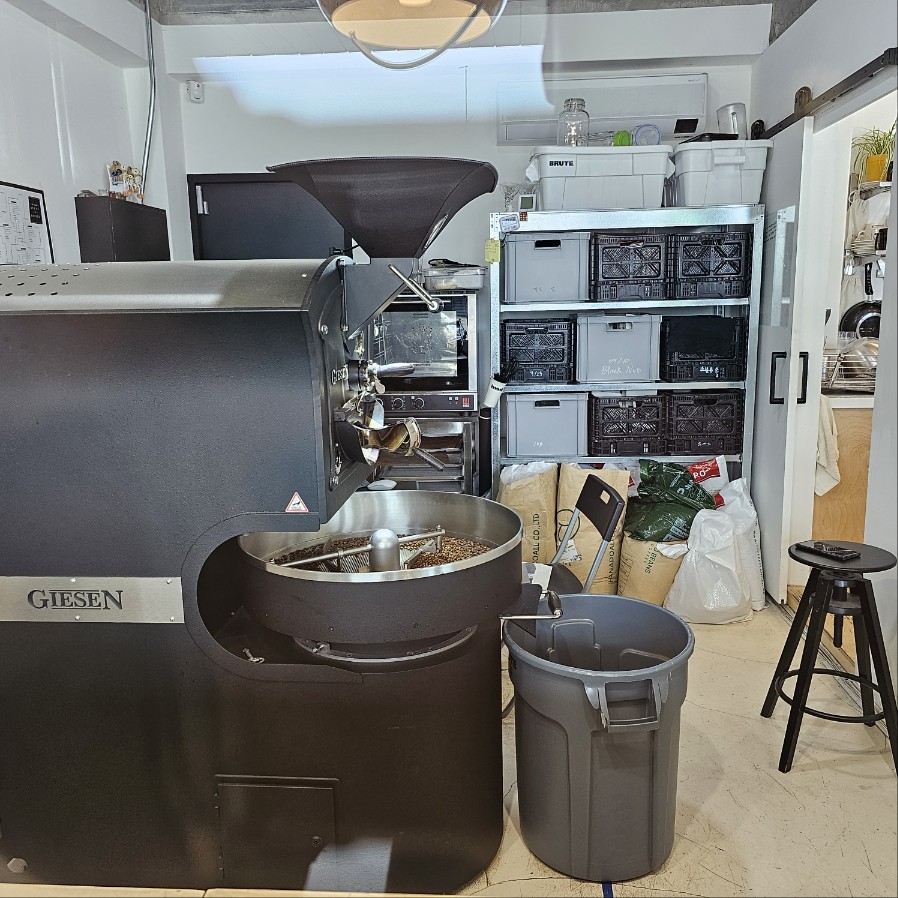 원두 볶는 모습