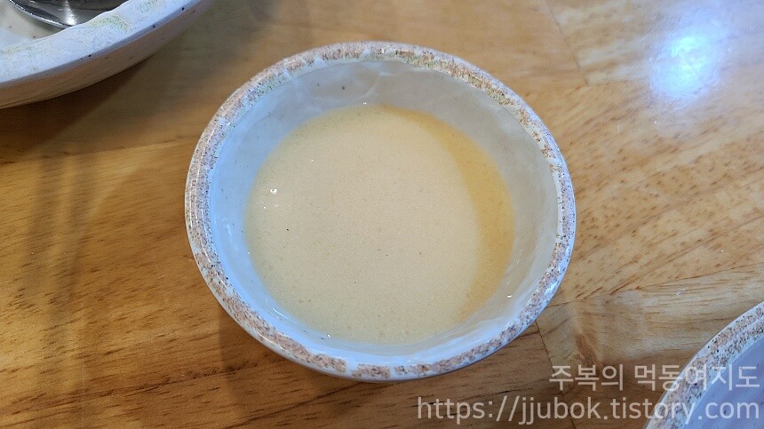 별미뼈해장국-신기점-밑반찬-뼈해장국-소스