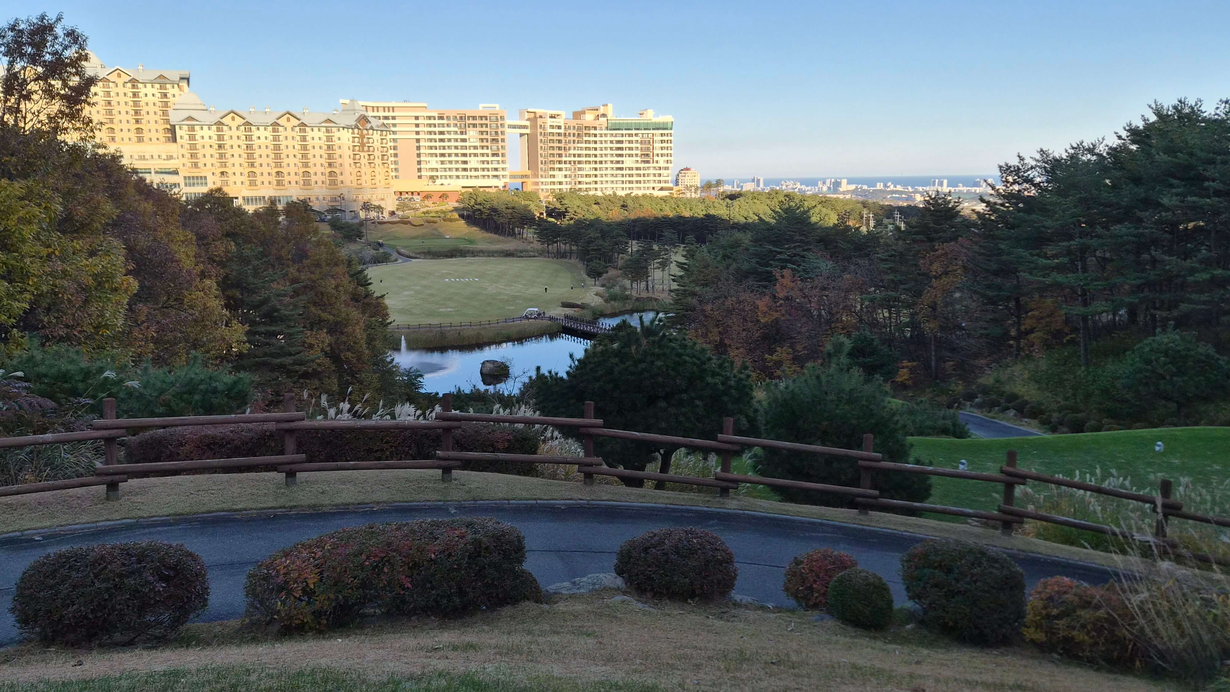 골프장 경험담 소노펠리체cc델피노 설악산 울산바위와 탁 뜨인 동해 바다 소나무가 멋진곳