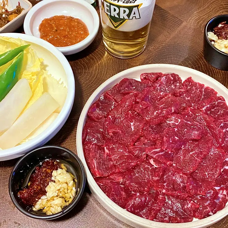 투데이 맛있는 메뉴 뭉티기 육회, 한우 아롱사태 수육, 소고기 전골, 오드레기 맛있는 족발집 추천 부산 수영 광안동 맛집