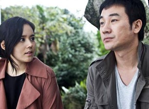 작은 오해로 서로 헤어졌다가 서로 성인이 되어 다시 만난 두 주인공