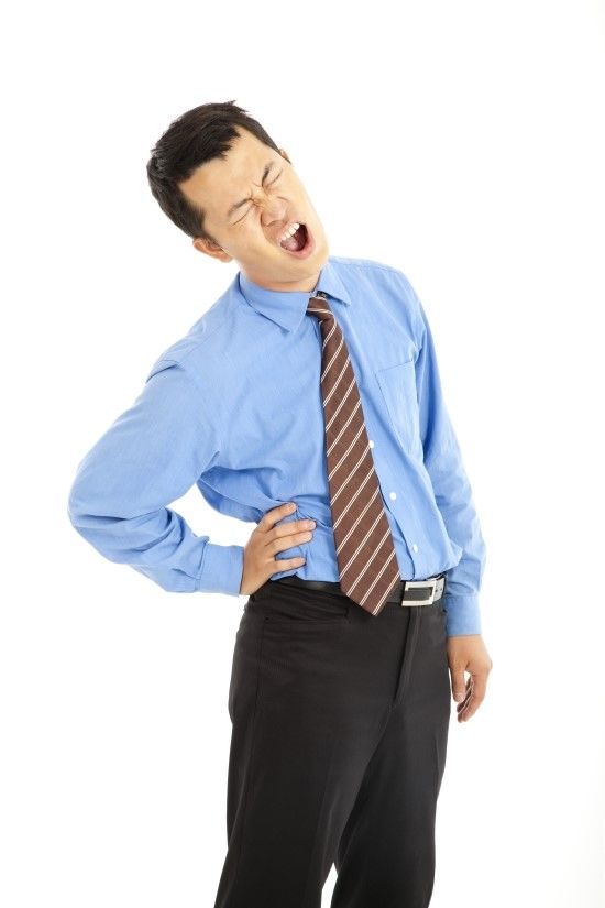 오른쪽 옆구리 뒤쪽 통증 의심되는병