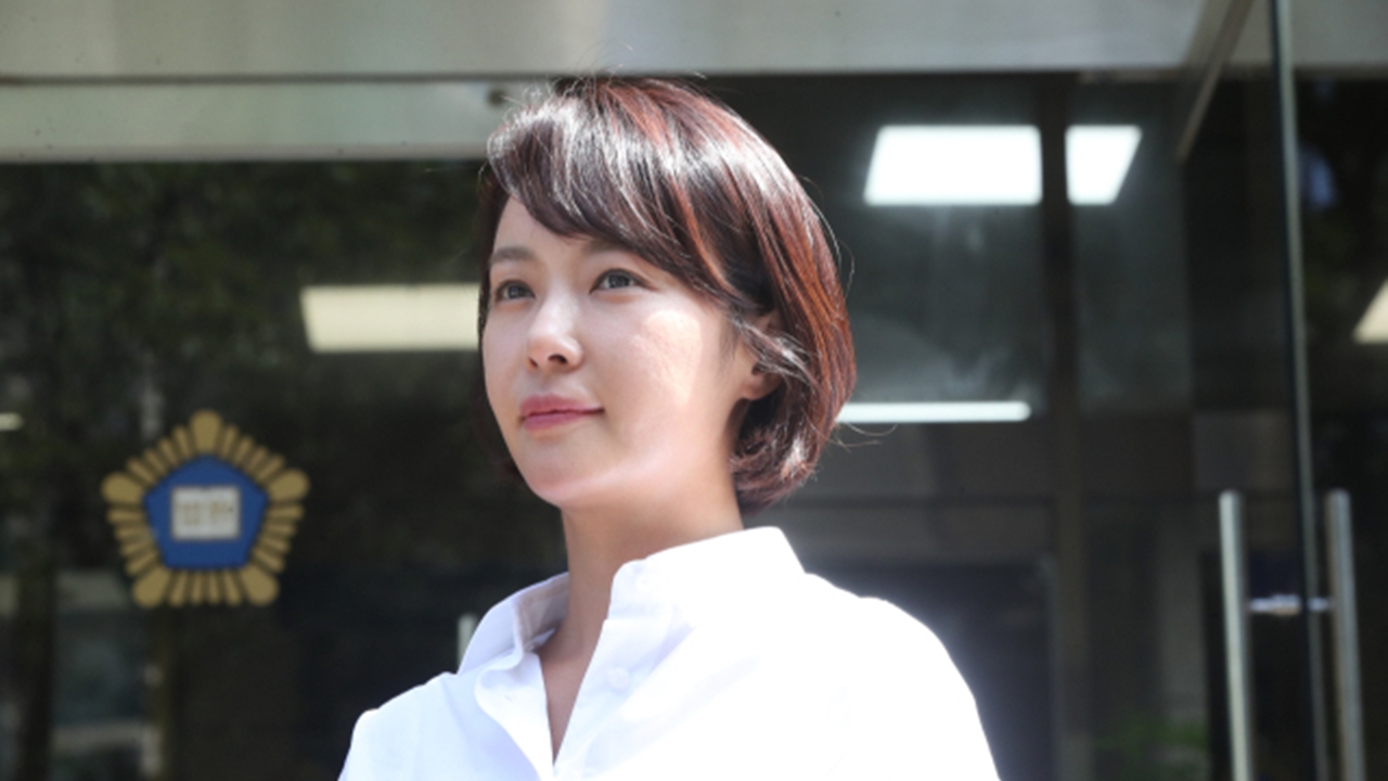 배우 황정음