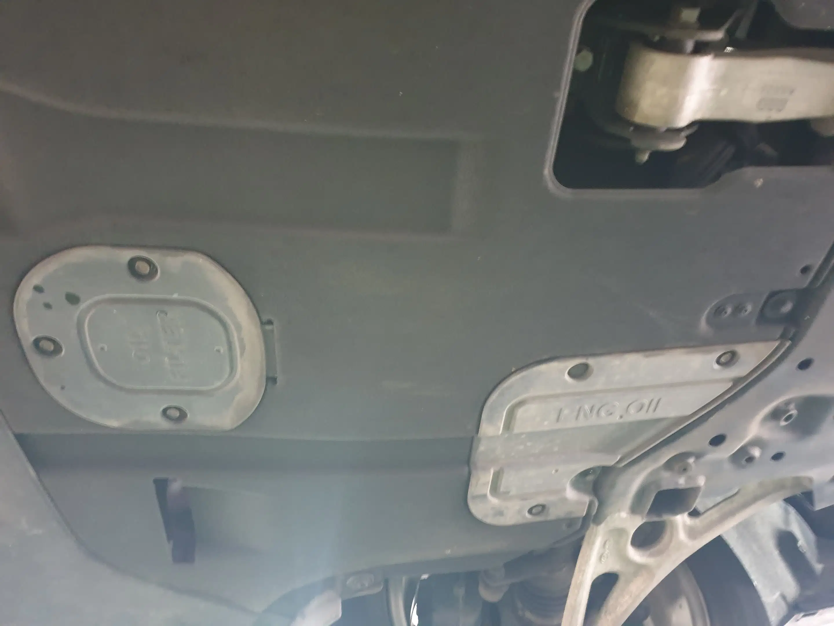 엔진 오일 드레인 커버, 오일 필터 커버 장착