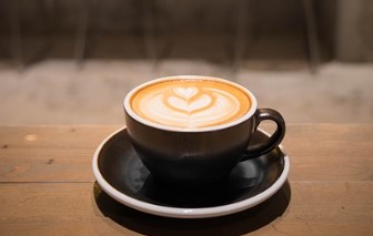 식후 커피 습관, 뇌는 좋아하지 않는다|카페인 작용 원리 해부